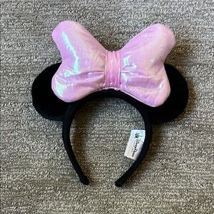 Disney Minnie Mouse Ears with light up pink bow 🎀